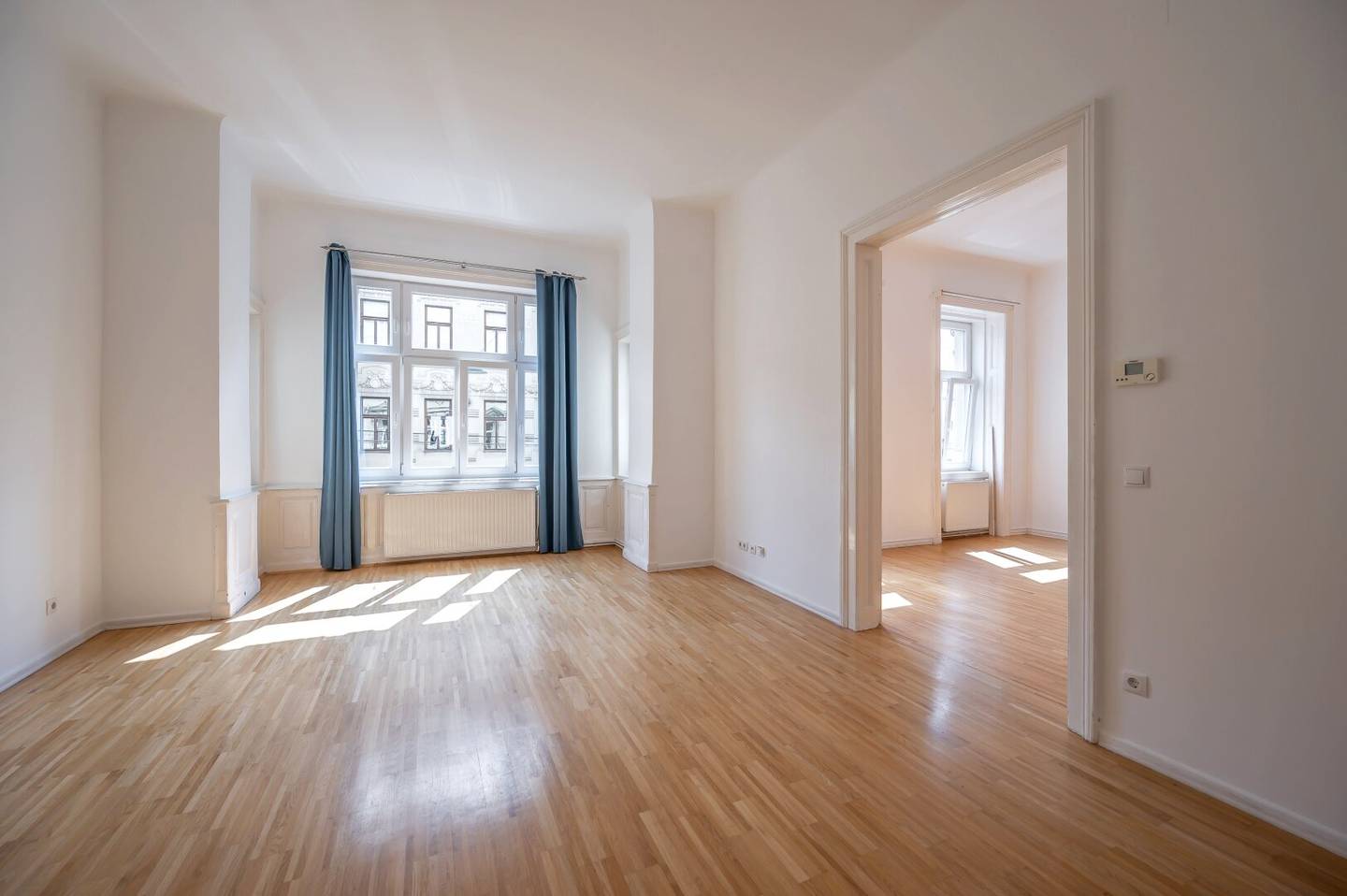 * NEW * Fantastic four room apartment in a prestigious period building! Prime location