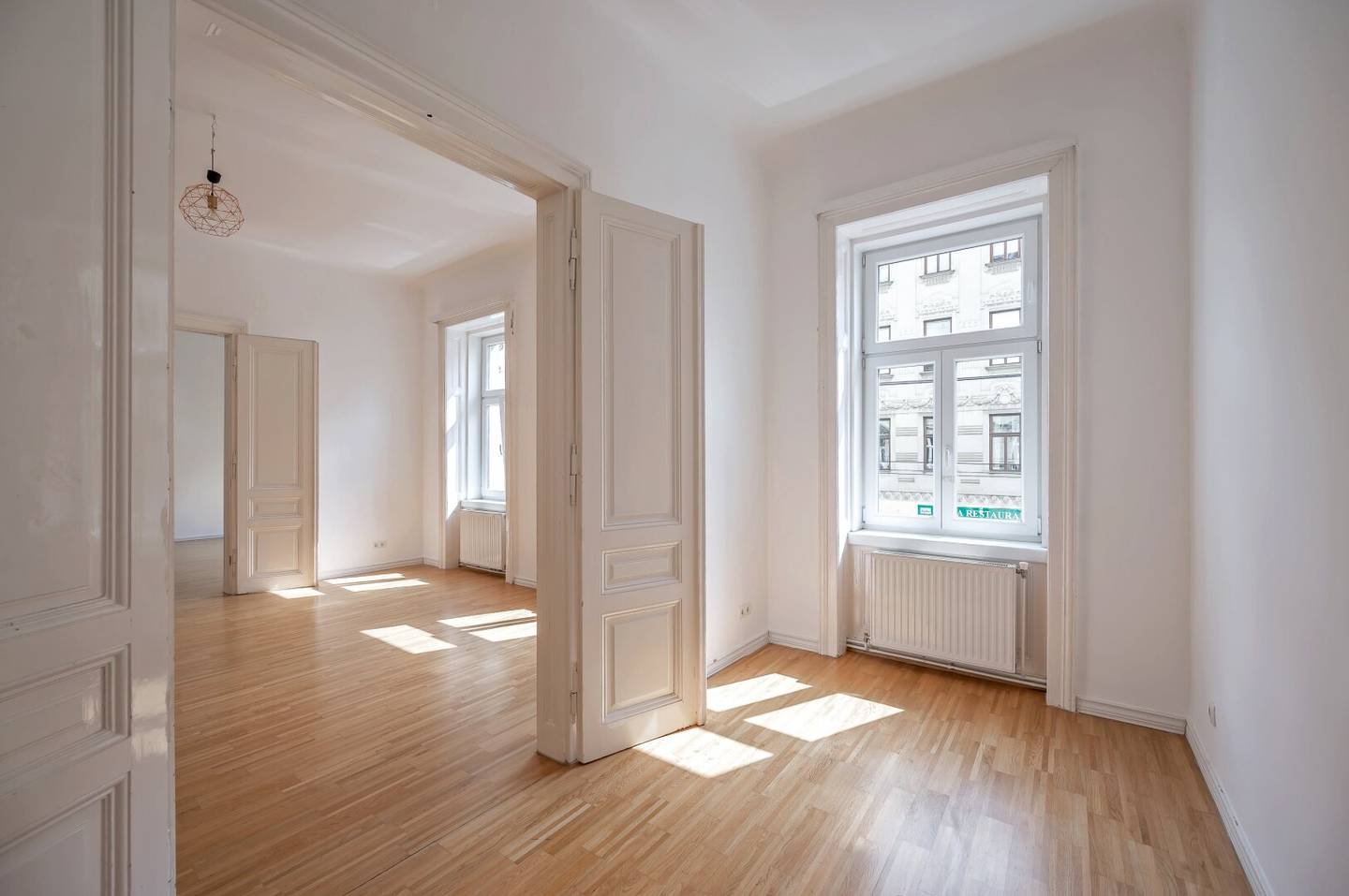 ***NEW*** Fantastic 4 room apartment in representative style historic building in TOP location