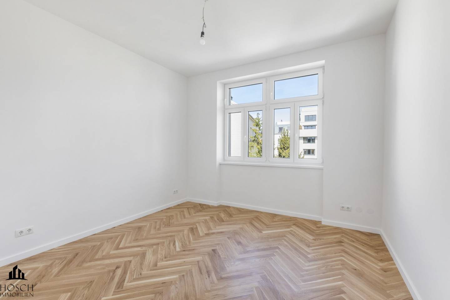 Apartment recently renovated in an old building with lift