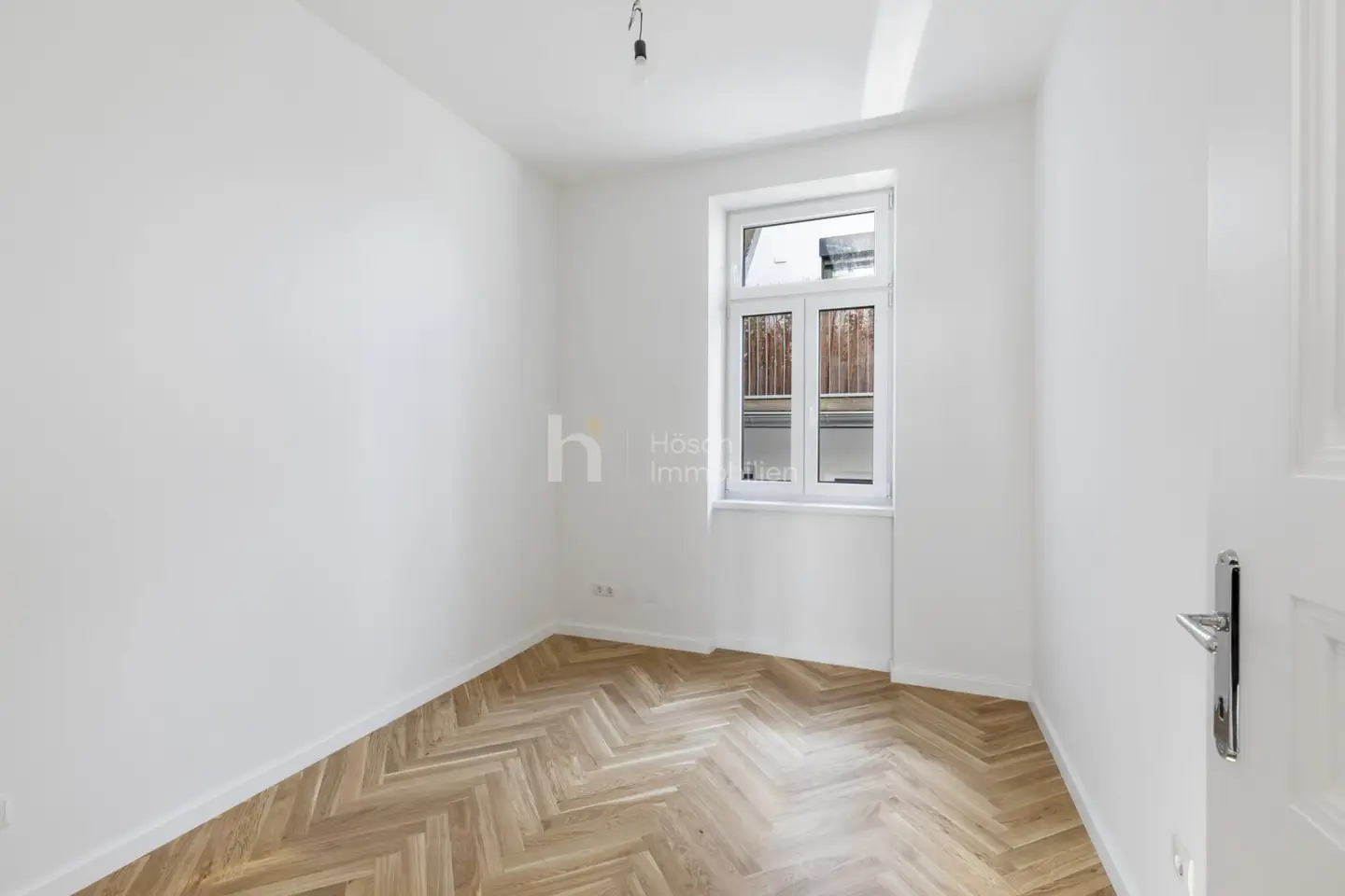 Apartment recently renovated in an old building with lift