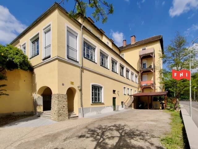 Renovated residential building in the Kamptal (Lower Austria) with approx. 7.2% target yield