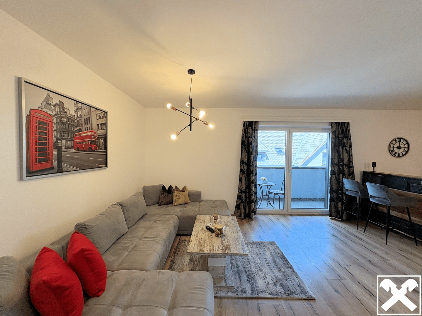Apartment central furnished balcony mountain view