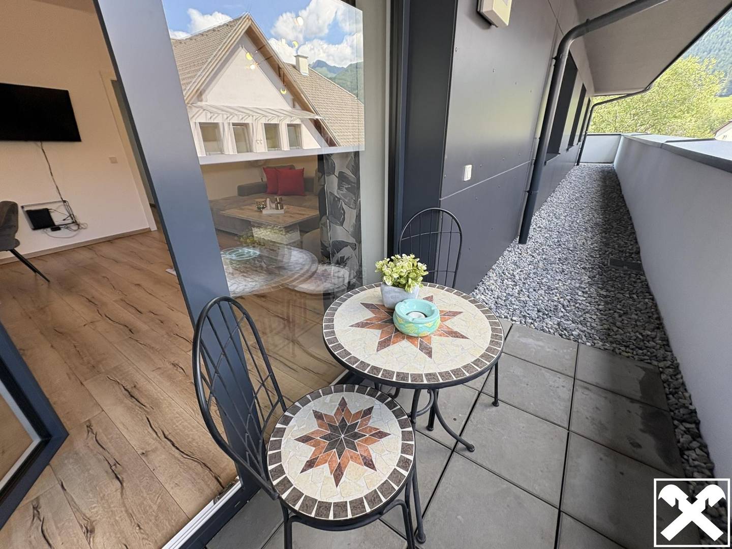 Apartment central furnished balcony mountain view