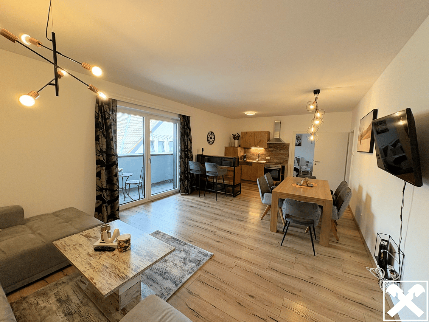 Apartment central furnished balcony mountain view