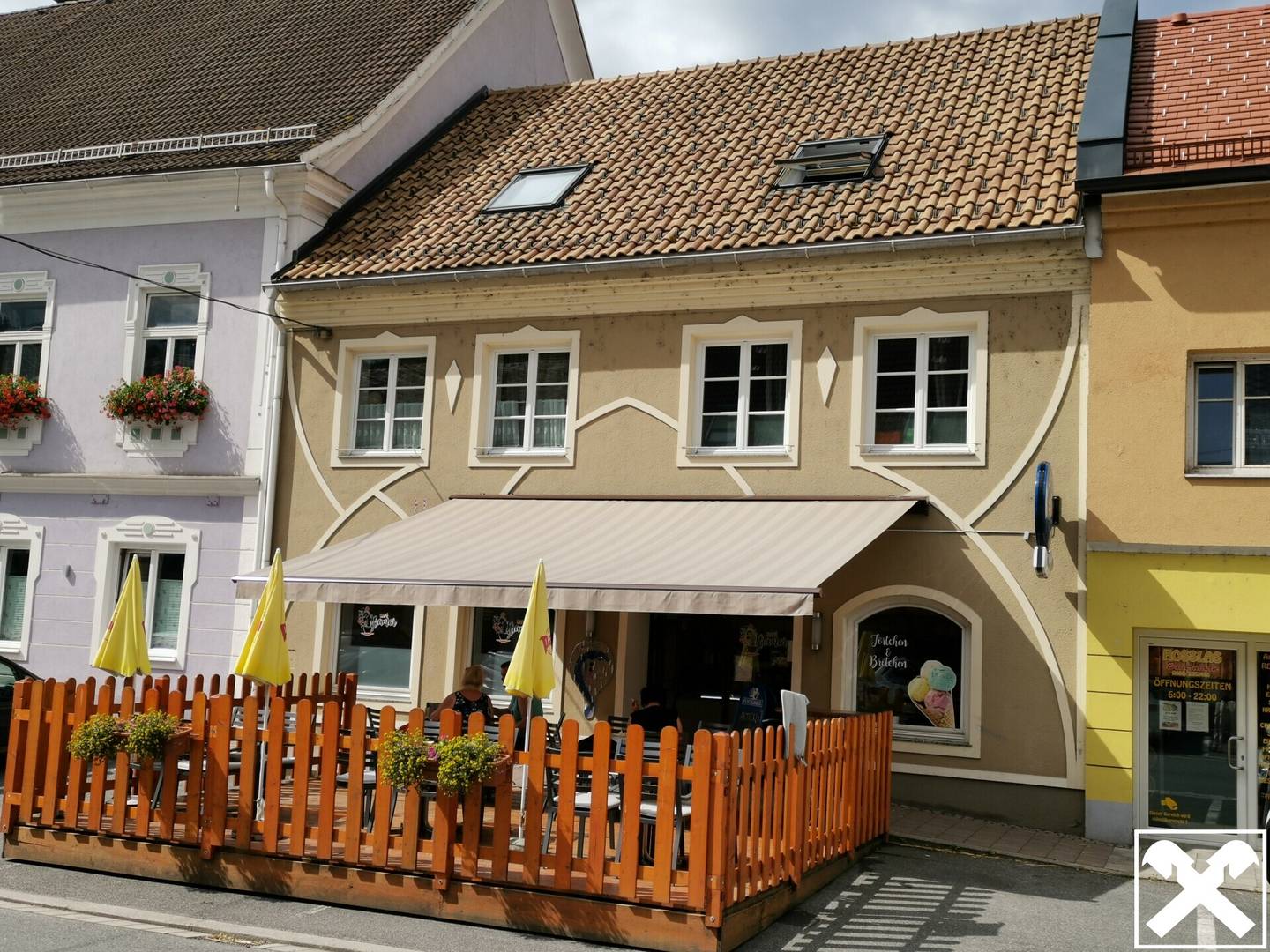 Geschäftshaus mit Gärtnerei, Café & Wohnungen in Lavamünd im Lavanttal