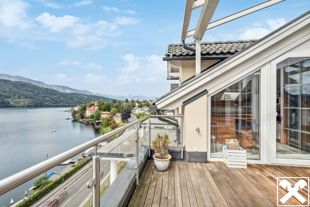 Penthouse with direct lake access and panoramic view