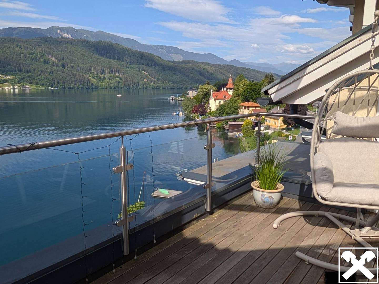 Penthouse with direct lake access and panoramic view
