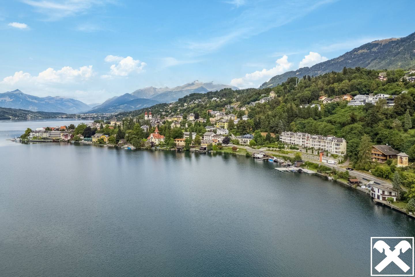 Penthouse with direct lake access and panoramic view