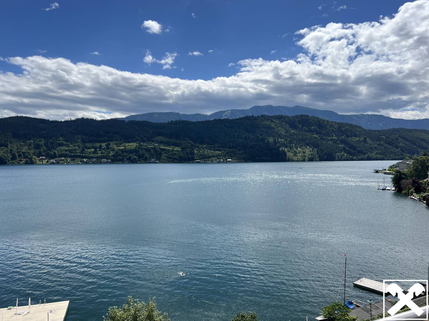 Penthouse with direct lake access and panoramic view