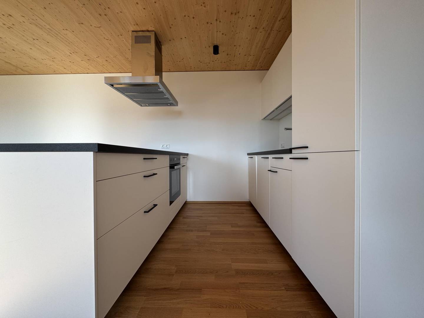 Sunny apartment with large terrace and Miele kitchen