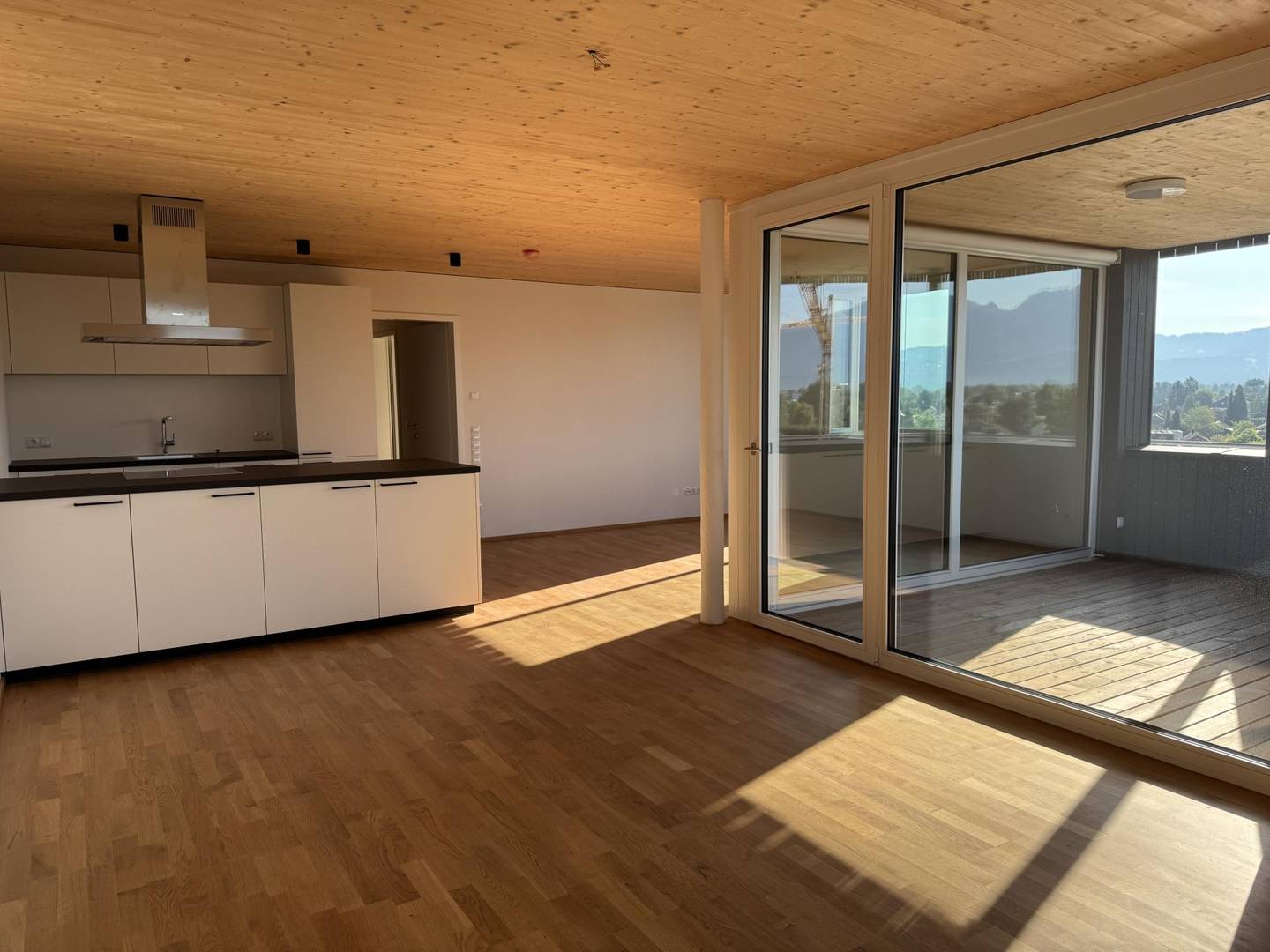Sunny apartment with large terrace and Miele kitchen