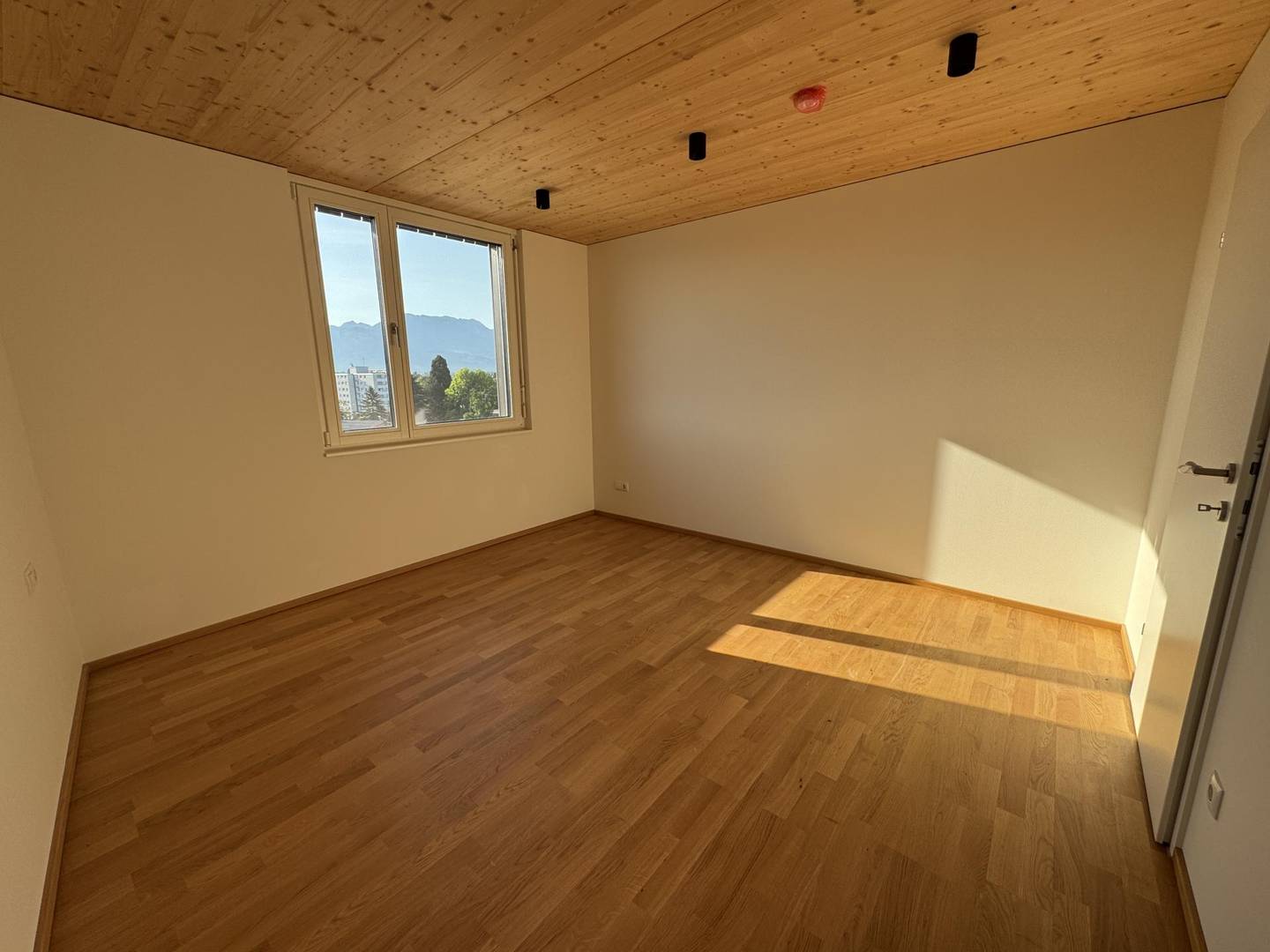 Sunny apartment with large terrace and Miele kitchen