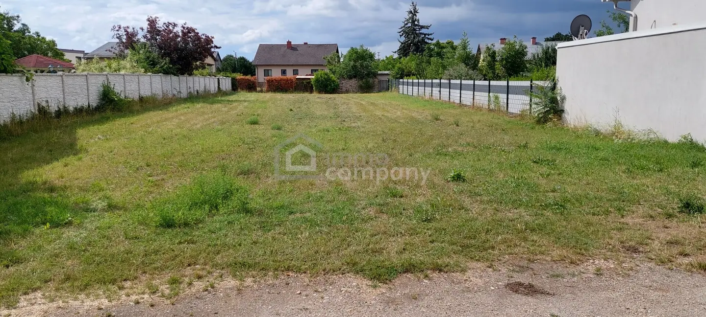 2231 Strasshof building plot at the forest edge