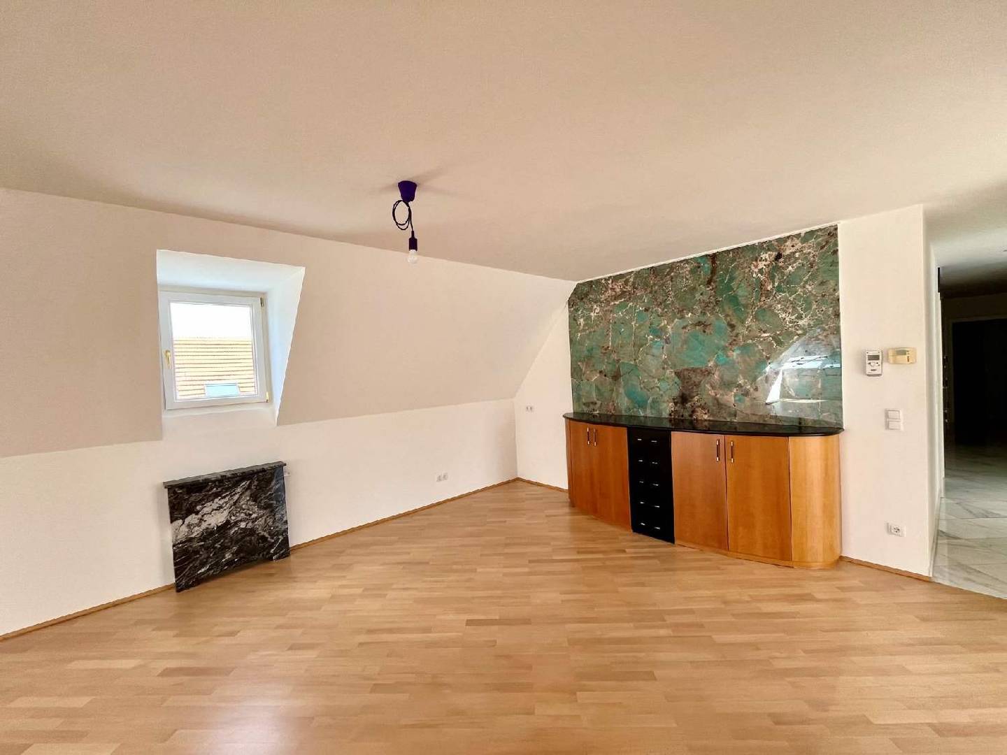 Dachgeschosswohnung mit Wintergarten und Weitblick