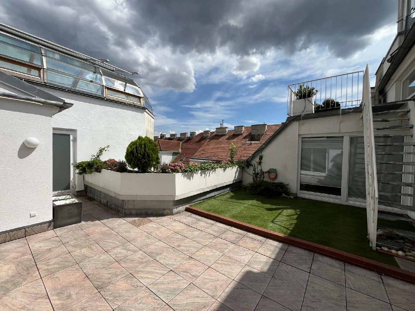 Dachgeschosswohnung mit Wintergarten und Weitblick