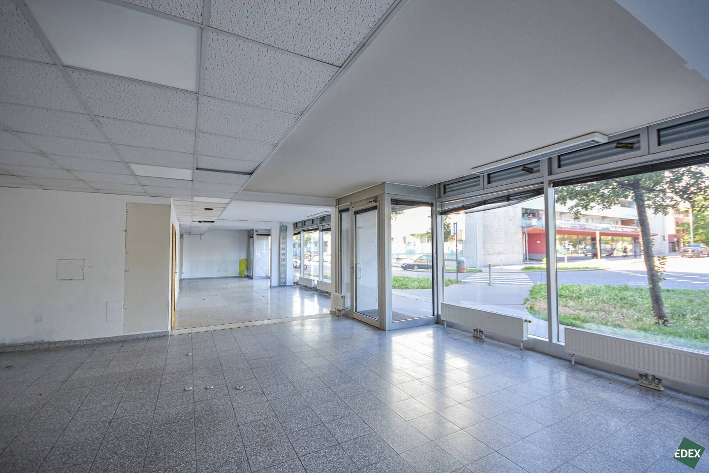 Commercial Space 310 m² Erlaaer Platz