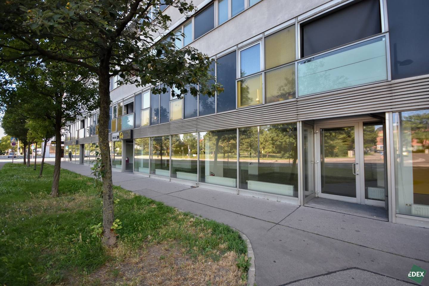 Commercial Space 310 m² Erlaaer Platz