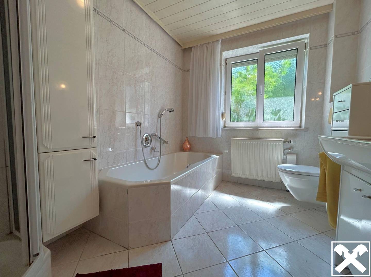 Wohnhaus mit großem Garten und viel Potential
