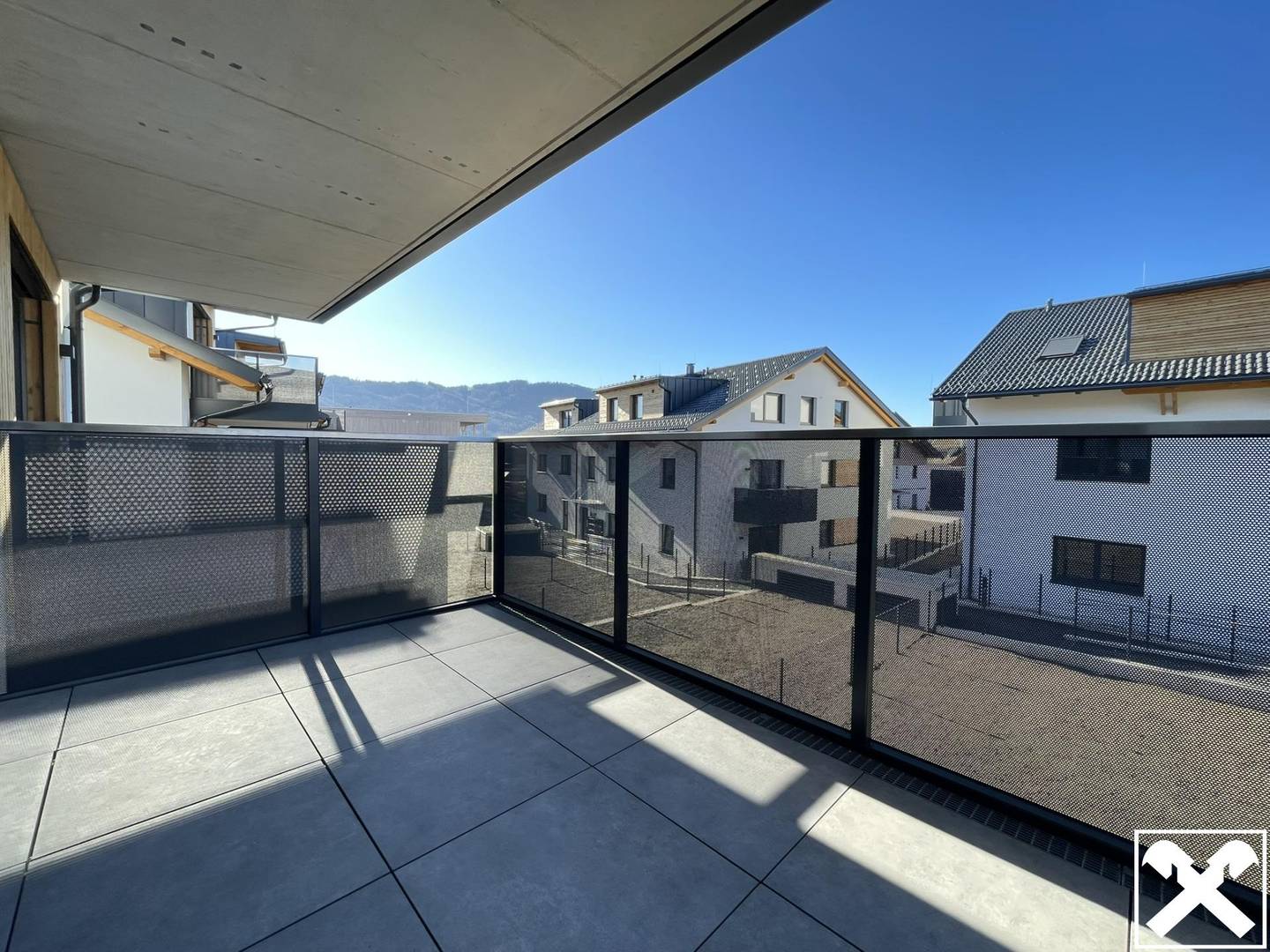 Newly built apartment with balcony and lift