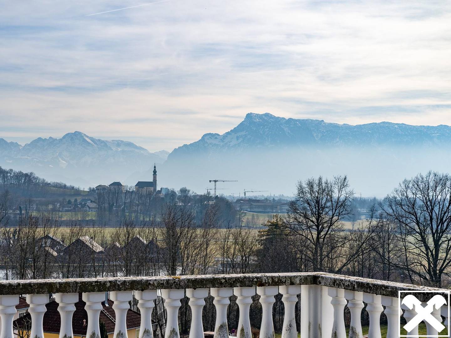 Bergblick: Großzügige Liegenschaft mit Potential