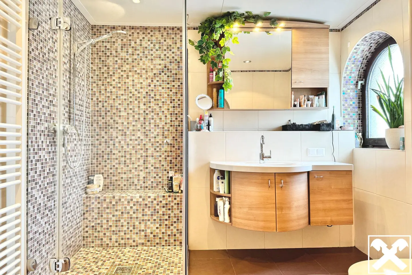 Maisonette apartment with private garden and fireplace
