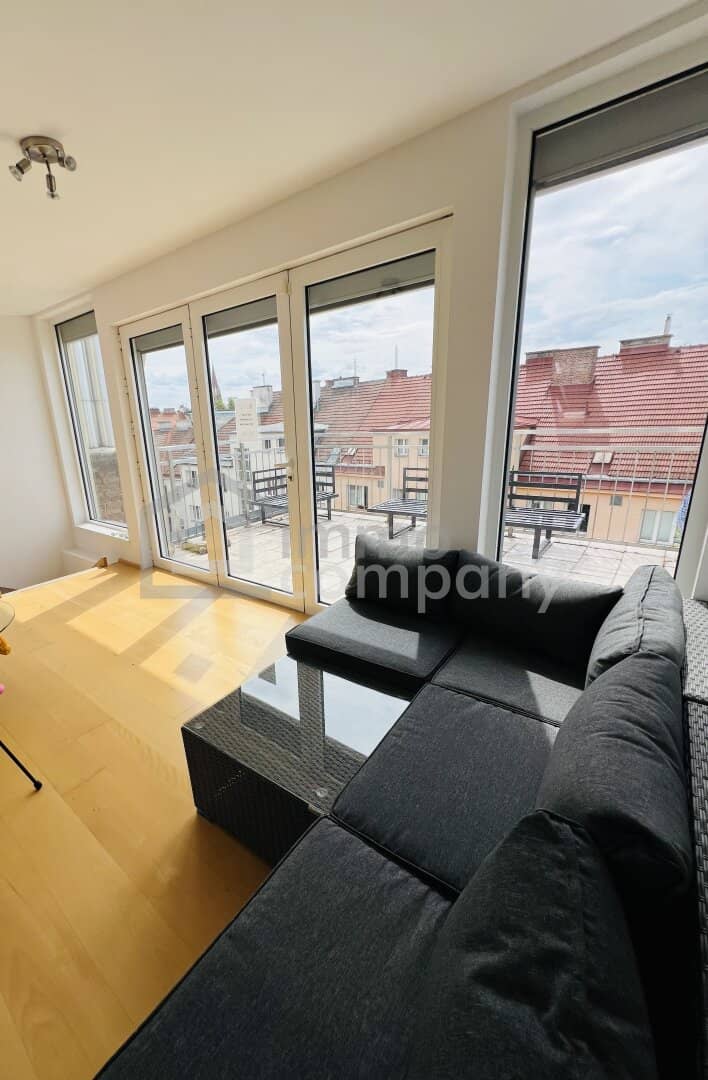 Apartment with city view and spacious terraces