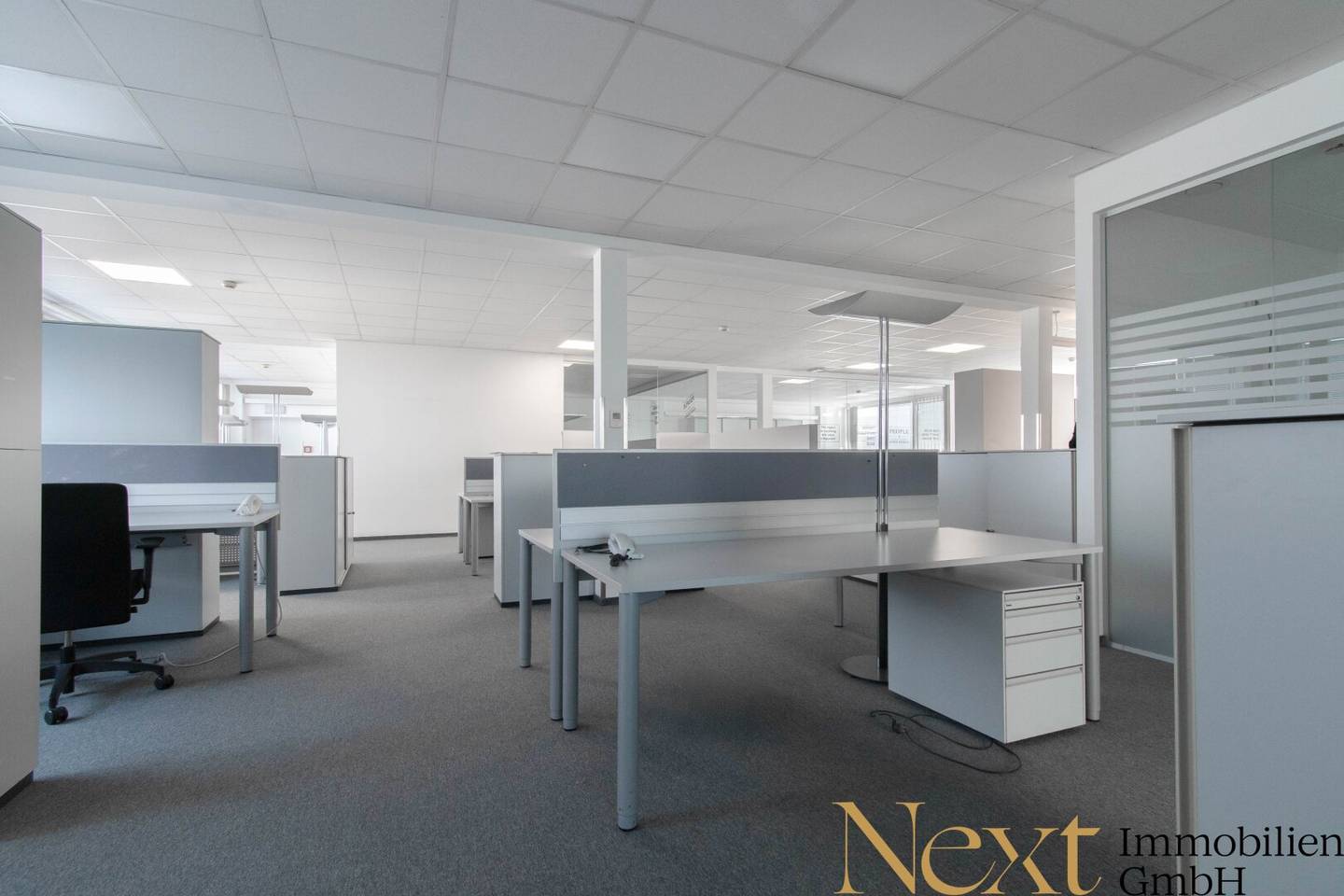 Bright and furnished office space (14th floor) in City Tower I in Linz for rent