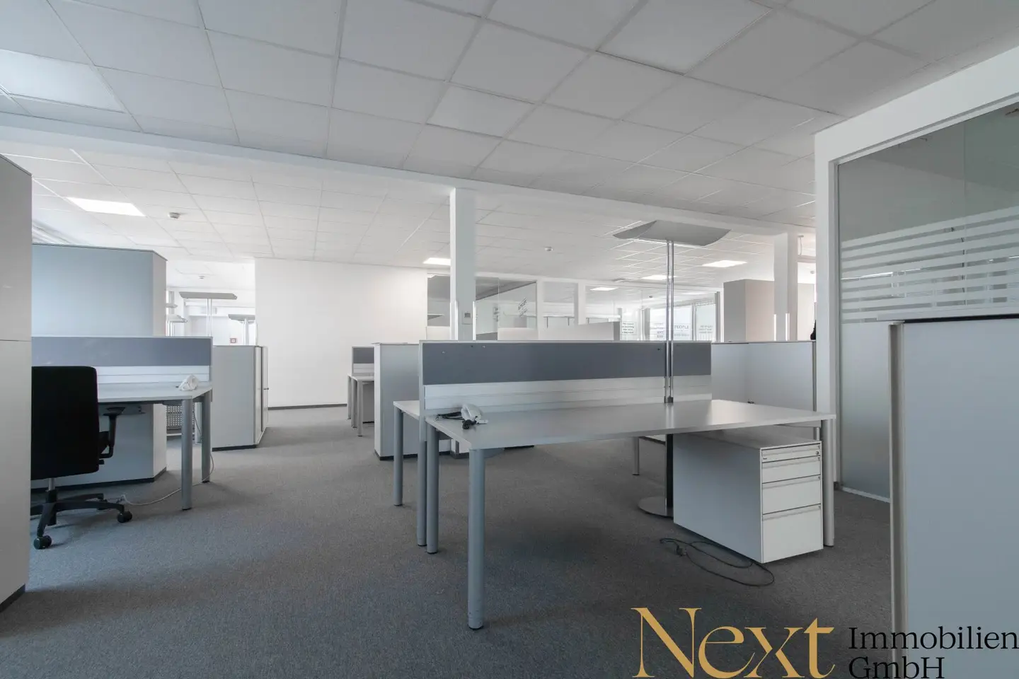 Bright and furnished office space (14th floor) in City Tower I in Linz for rent