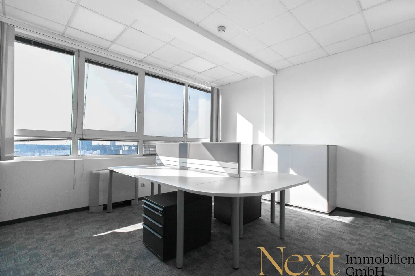 Bright and furnished office space (14th floor) in City Tower I in Linz for rent
