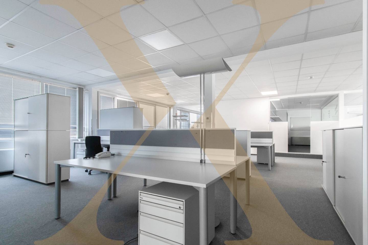 Bright and furnished office space (14th floor) in City Tower I in Linz for rent