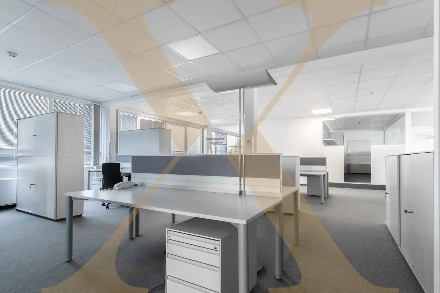 Bright and furnished office space (14th floor) in City Tower I in Linz for rent