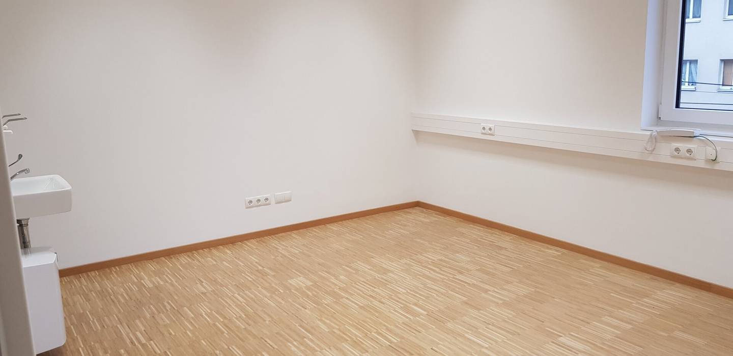 Practice rooms at MEDBASE19 opposite PRIVATKLINIK Döbling I U6 &amp; U4 and D-Wagen