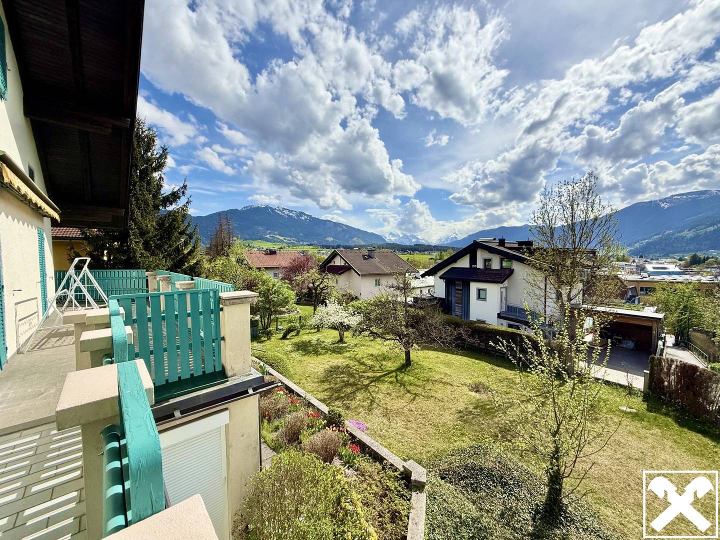 Charmantes Anwesen in Hanglage mit atemberaubendem Bergpanorama