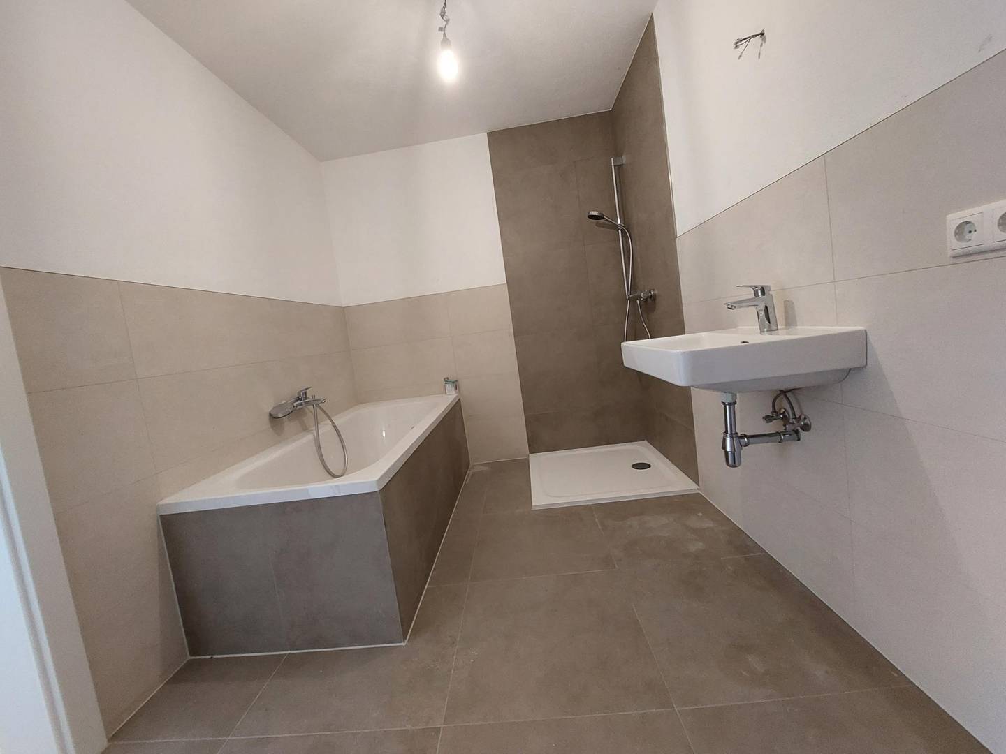Newly built apartment with balcony on the first floor