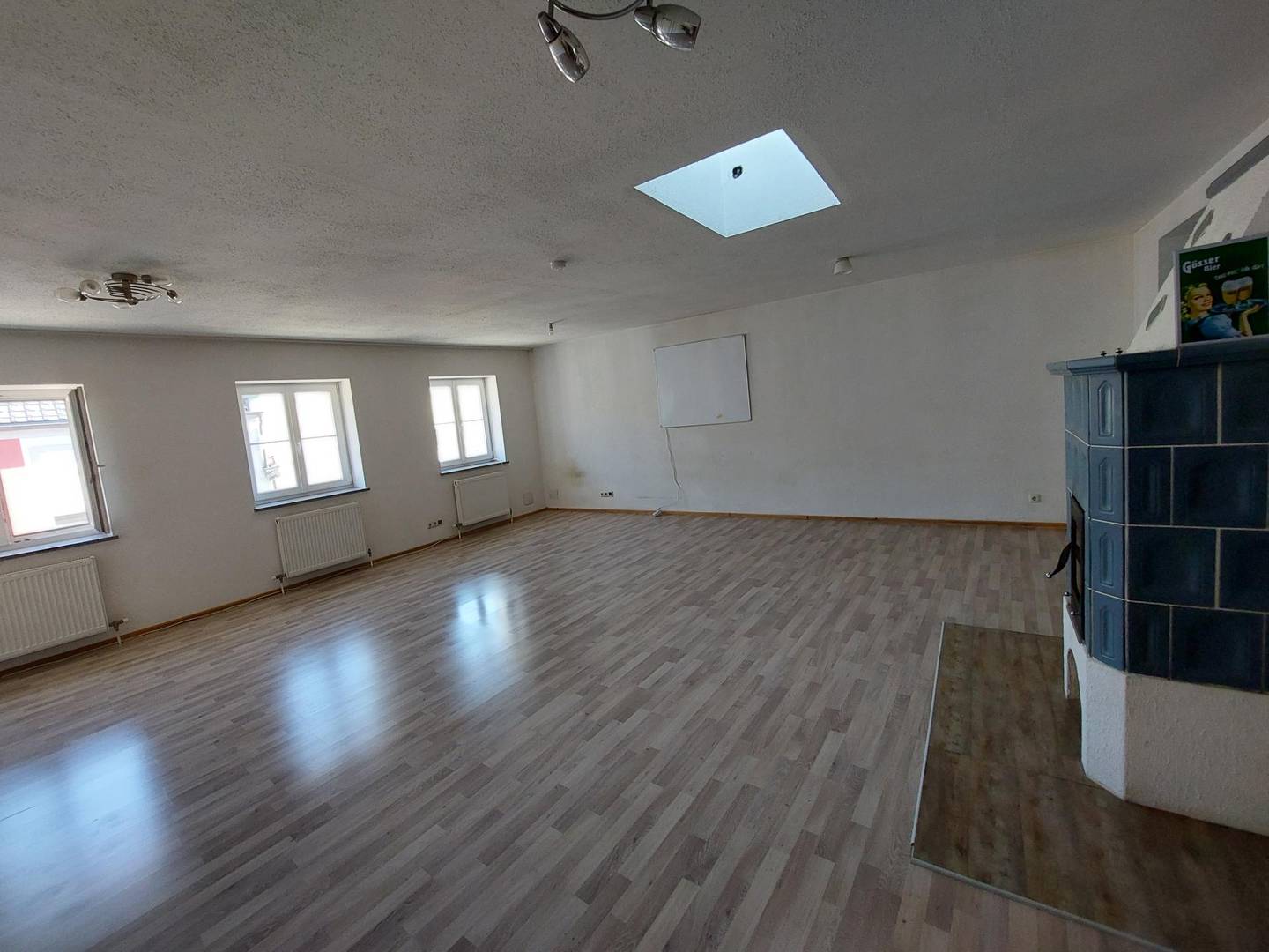 Große Wohnung mit Wintergarten und Kachelofen