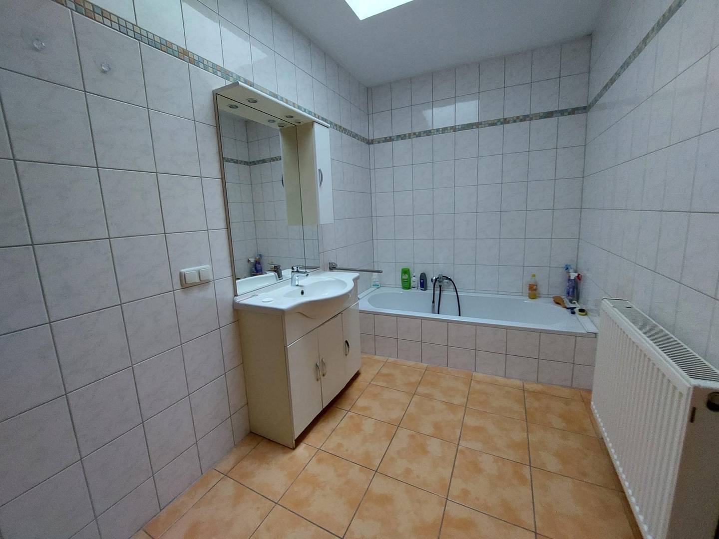 Große Wohnung mit Wintergarten und Kachelofen