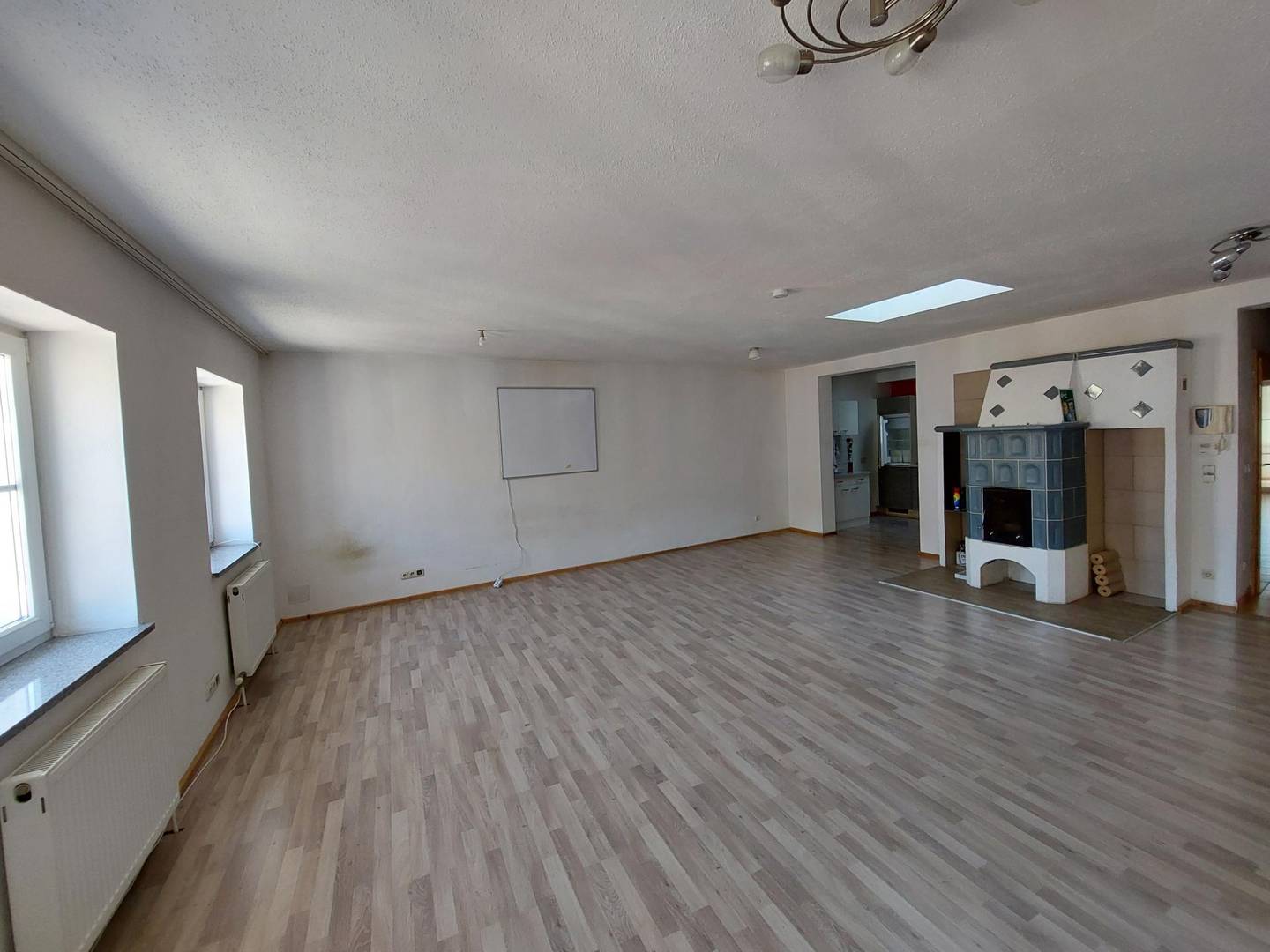 Große Wohnung mit Wintergarten und Kachelofen