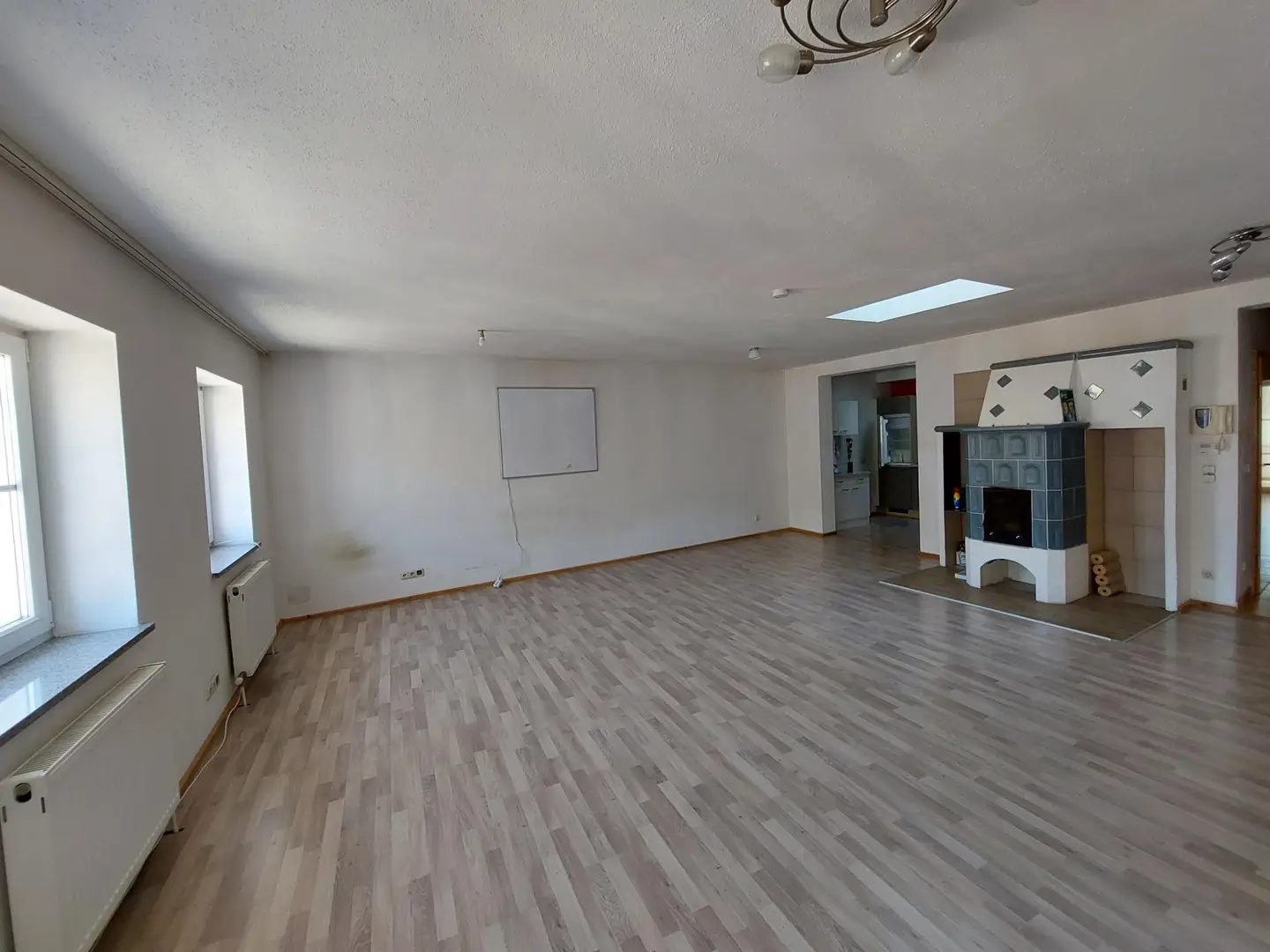 Spacious apartment with conservatory on the second floor