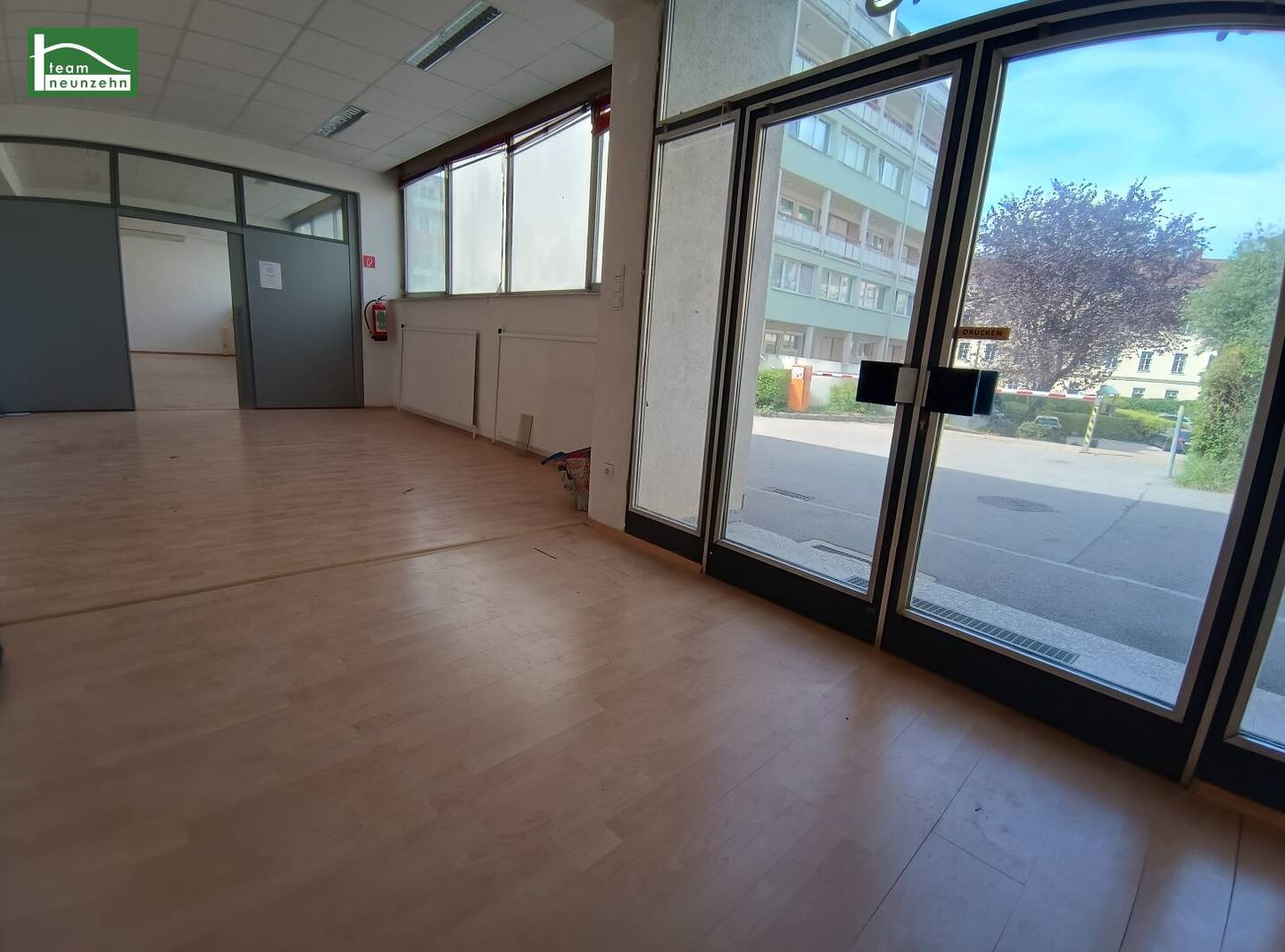 Countless design possibilities! Commercial space in central location near Steinertor!