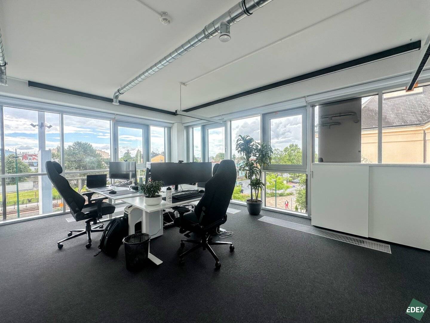 Representative office space directly at the Badner Bahn – fully fitted and ready for immediate occupancy