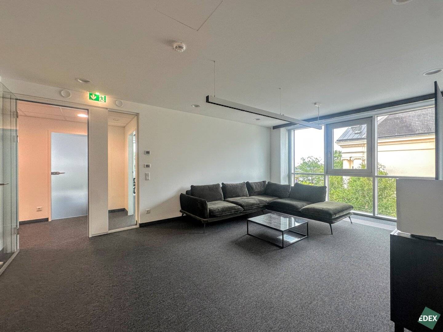 Representative office space directly at the Badner Bahn – fully fitted and ready for immediate occupancy
