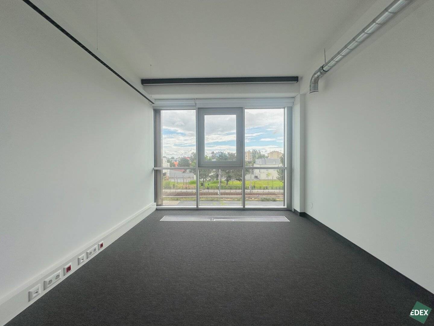 Representative office space directly at the Badner Bahn – fully fitted and ready for immediate occupancy