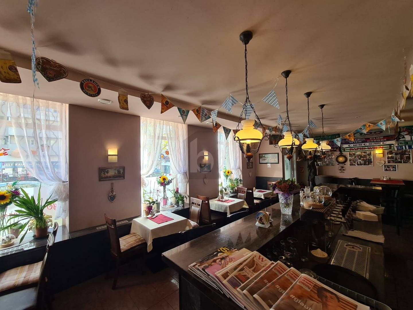 Gastronomielokal mit grünem Schanigarten Wohnung
