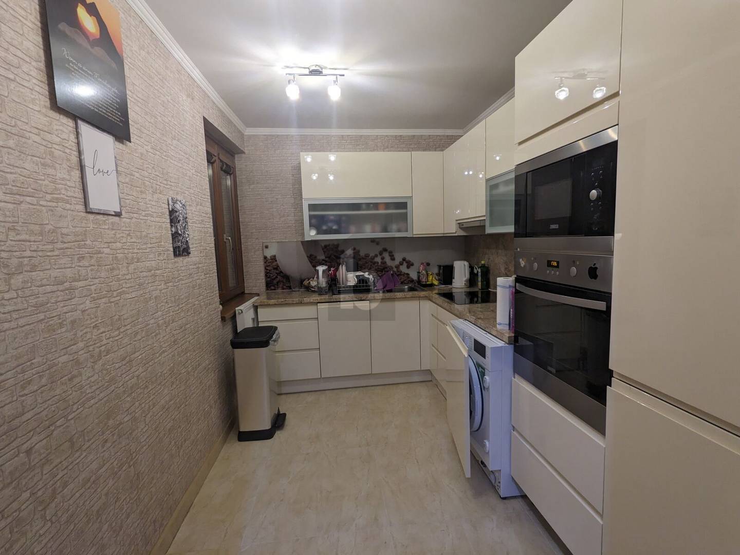Modern apartment with loggia next to U6 station