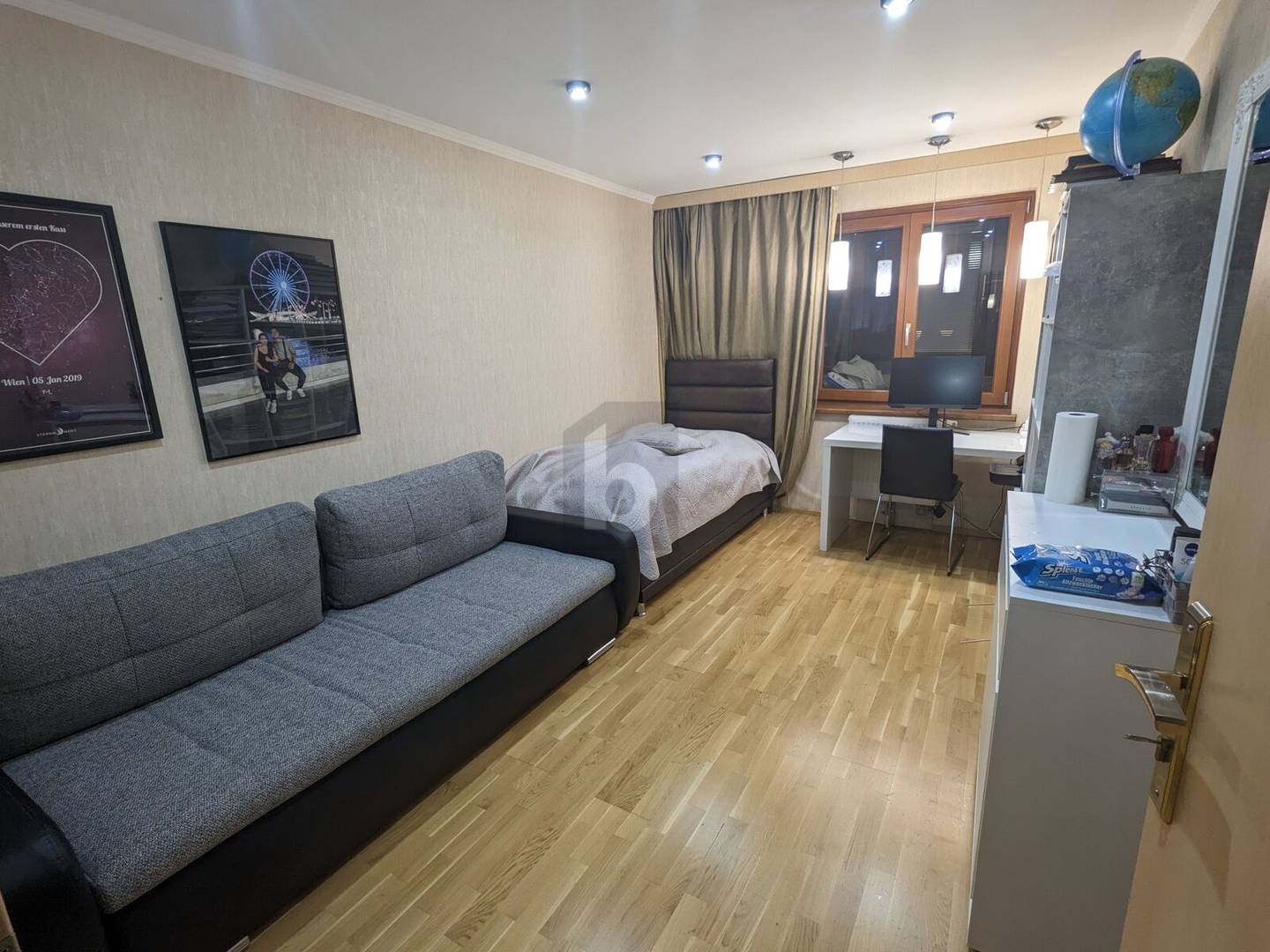 Modern apartment with loggia next to U6 station