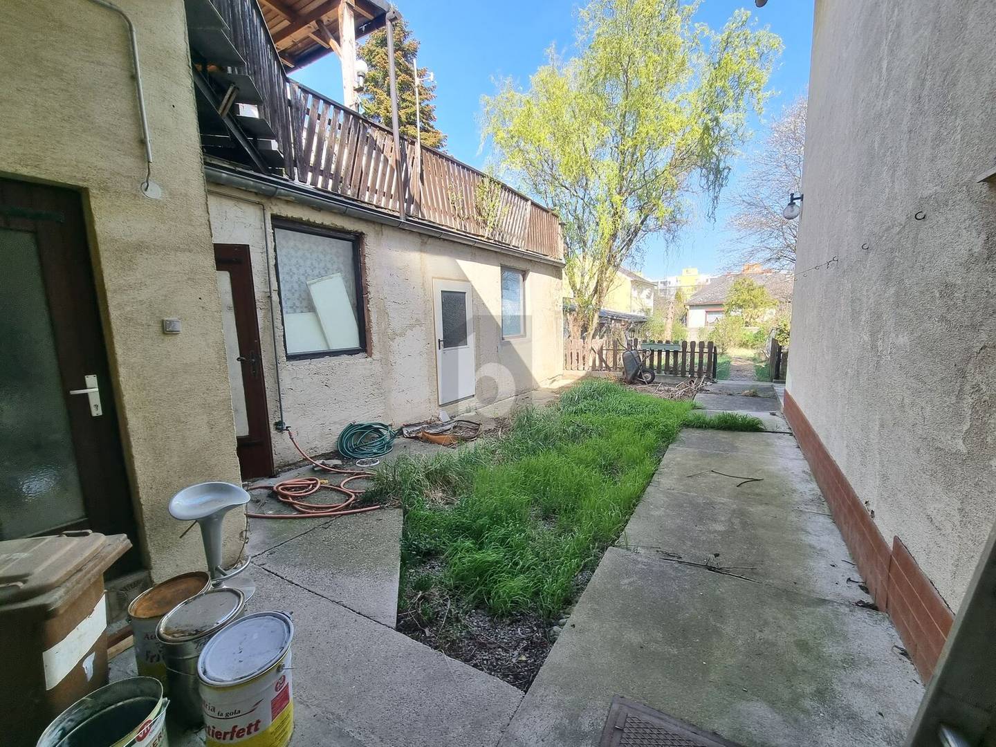 Investment apartment on large plot with garden