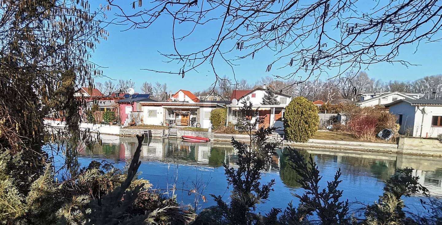 Apartment with direct lake access and unobstructed view