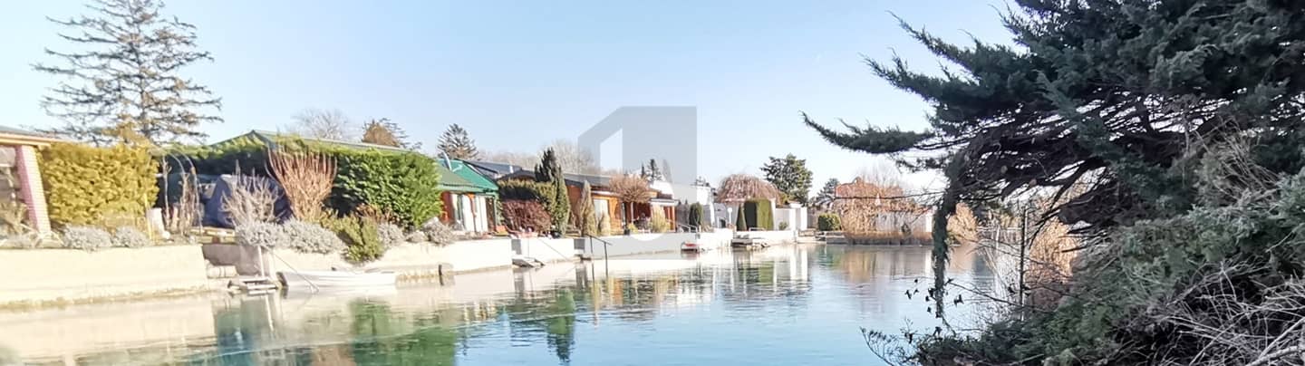 Apartment with direct lake access and unobstructed view