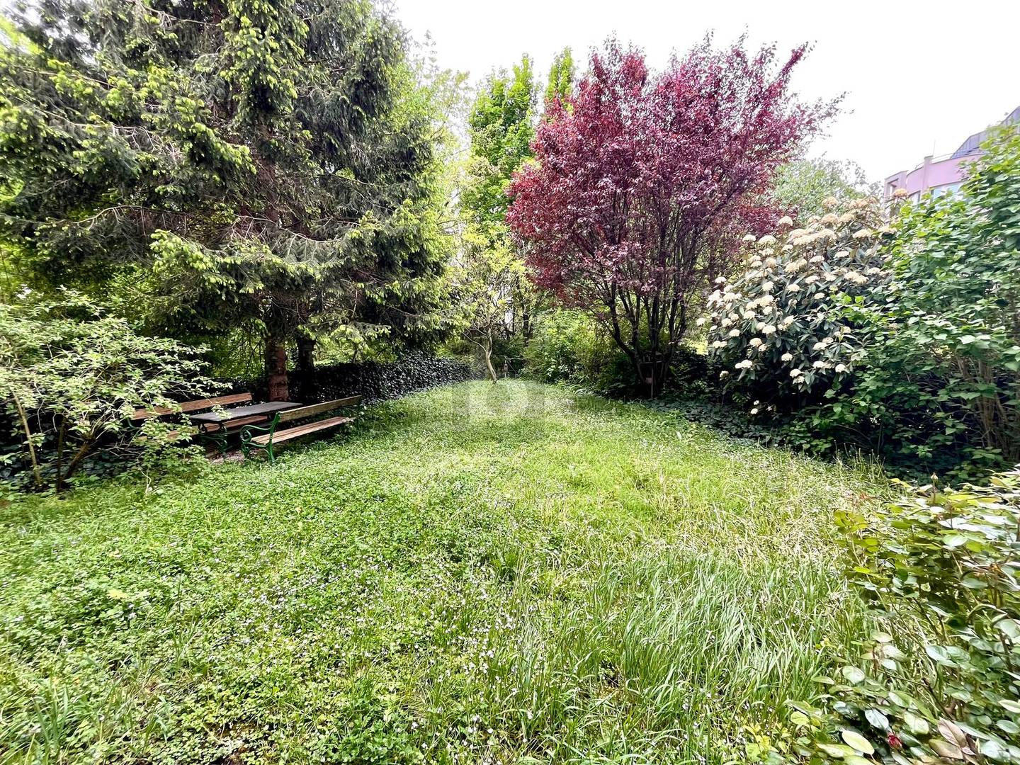 Erdgeschosswohnung mit eigenem Garten und Sauna