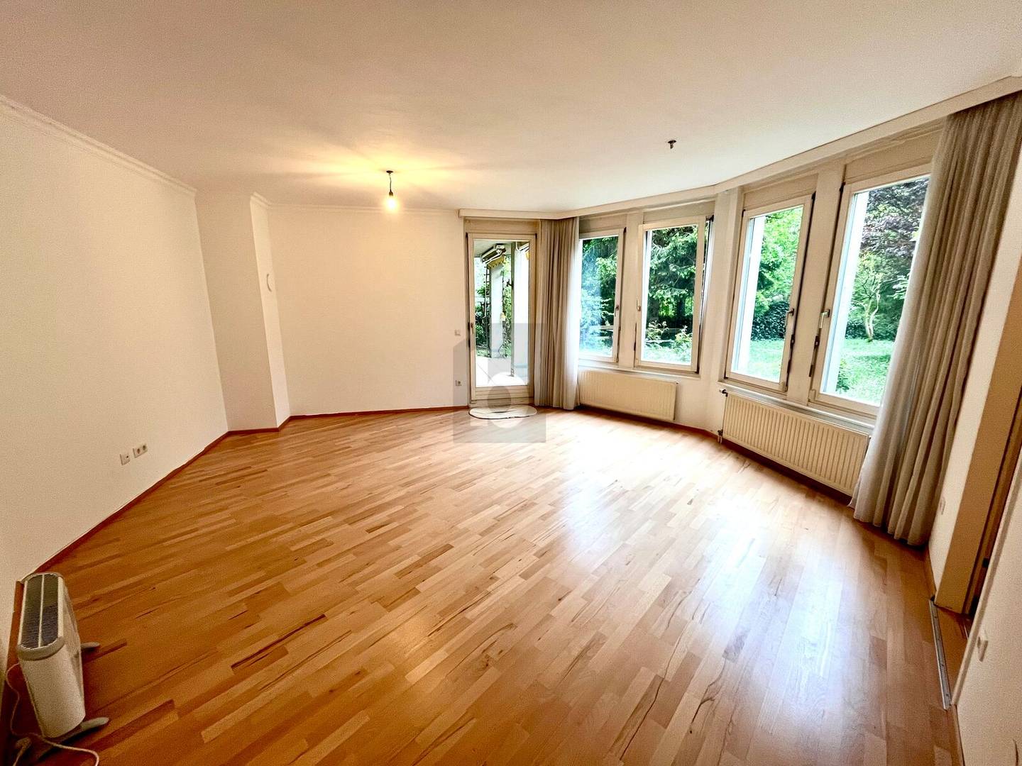 Erdgeschosswohnung mit eigenem Garten und Sauna